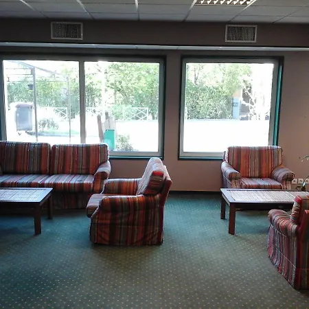 Hotel Median Geneve Aeroport 2*